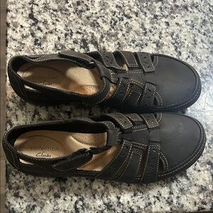 Clarks women’s  Black Leather Sandals